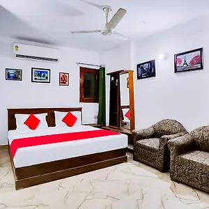Hauz Khas - Near Hotel